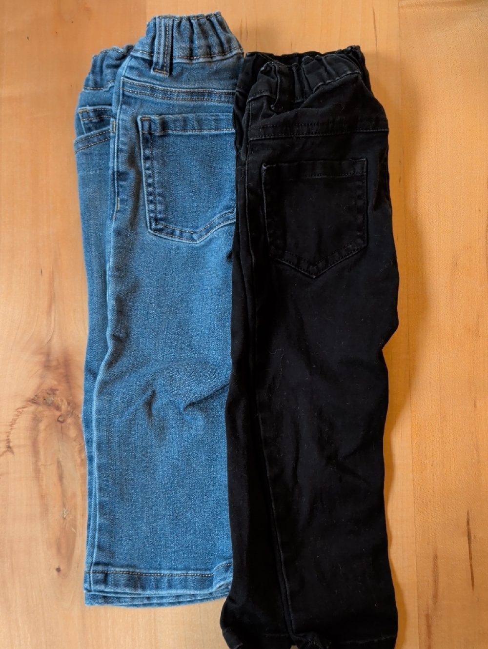 Garanimals 2-Pack Elastic-Waist Jeans in Blue and Black